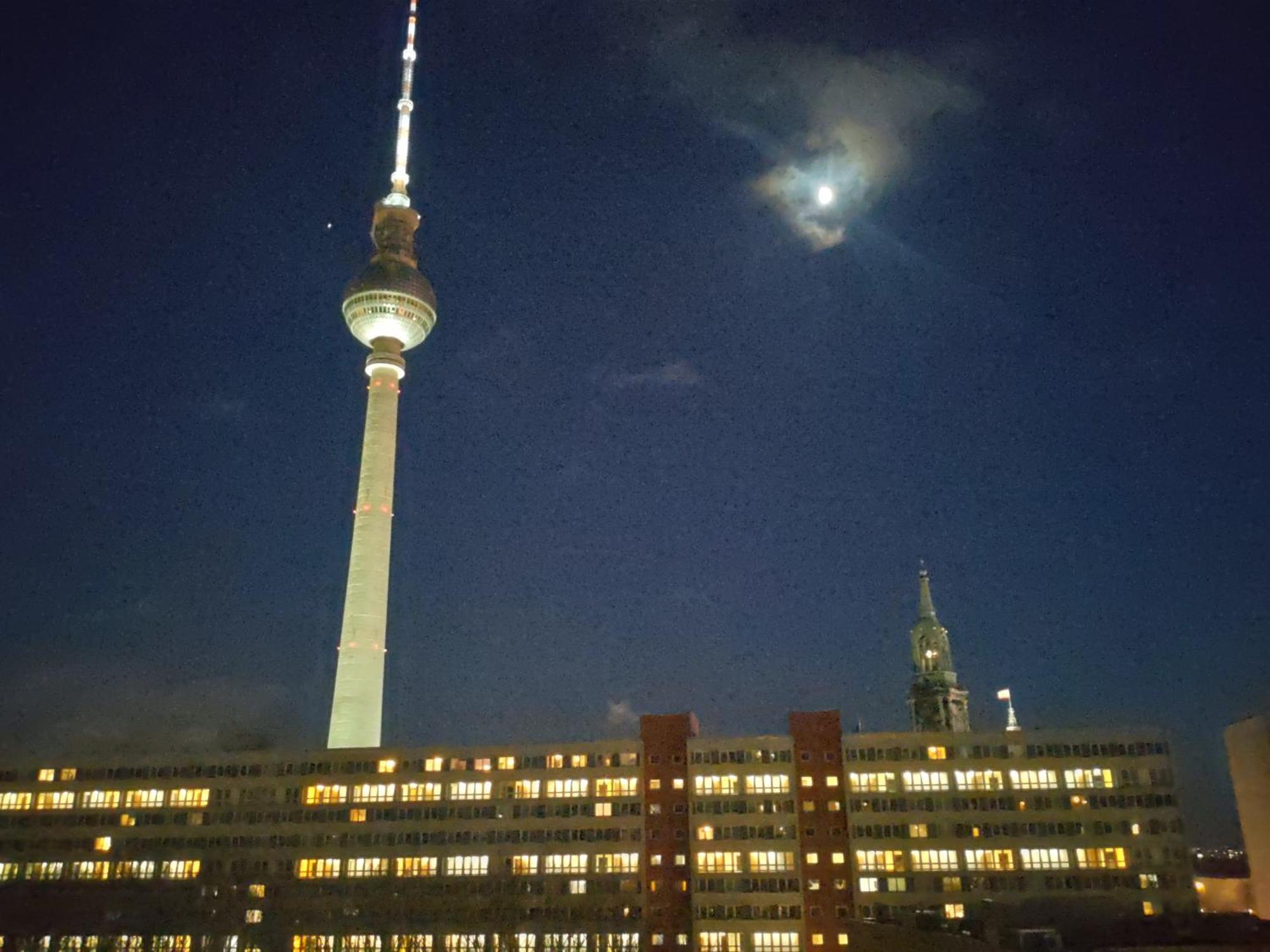 Mitte Von Mitte - Blick Auf Den Turm Apartment Berlin Luaran gambar